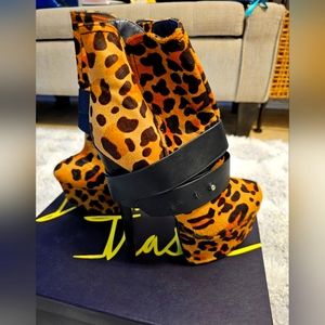 LEOPARD HEEL BOOTS